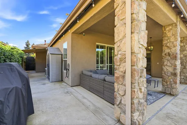 $985,000 | 649 West Enterprise Avenue, Clovis, CA 93619
