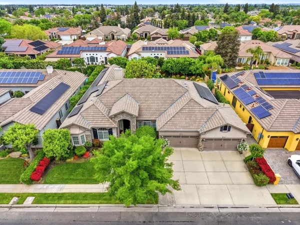 $985,000 | 649 West Enterprise Avenue, Clovis, CA 93619