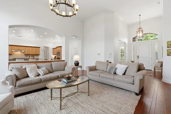 $985,000 | 649 West Enterprise Avenue, Clovis, CA 93619