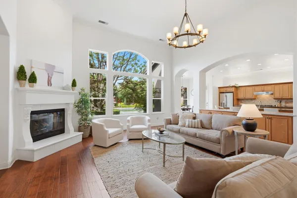$985,000 | 649 West Enterprise Avenue, Clovis, CA 93619