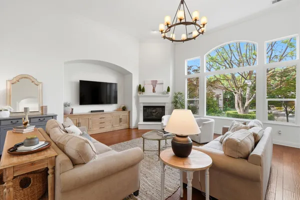 $985,000 | 649 West Enterprise Avenue, Clovis, CA 93619