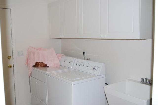 1680 Canyonlands Way Reno, NV 89521 - Photo 6 of 9 a utility room with dryer and washer