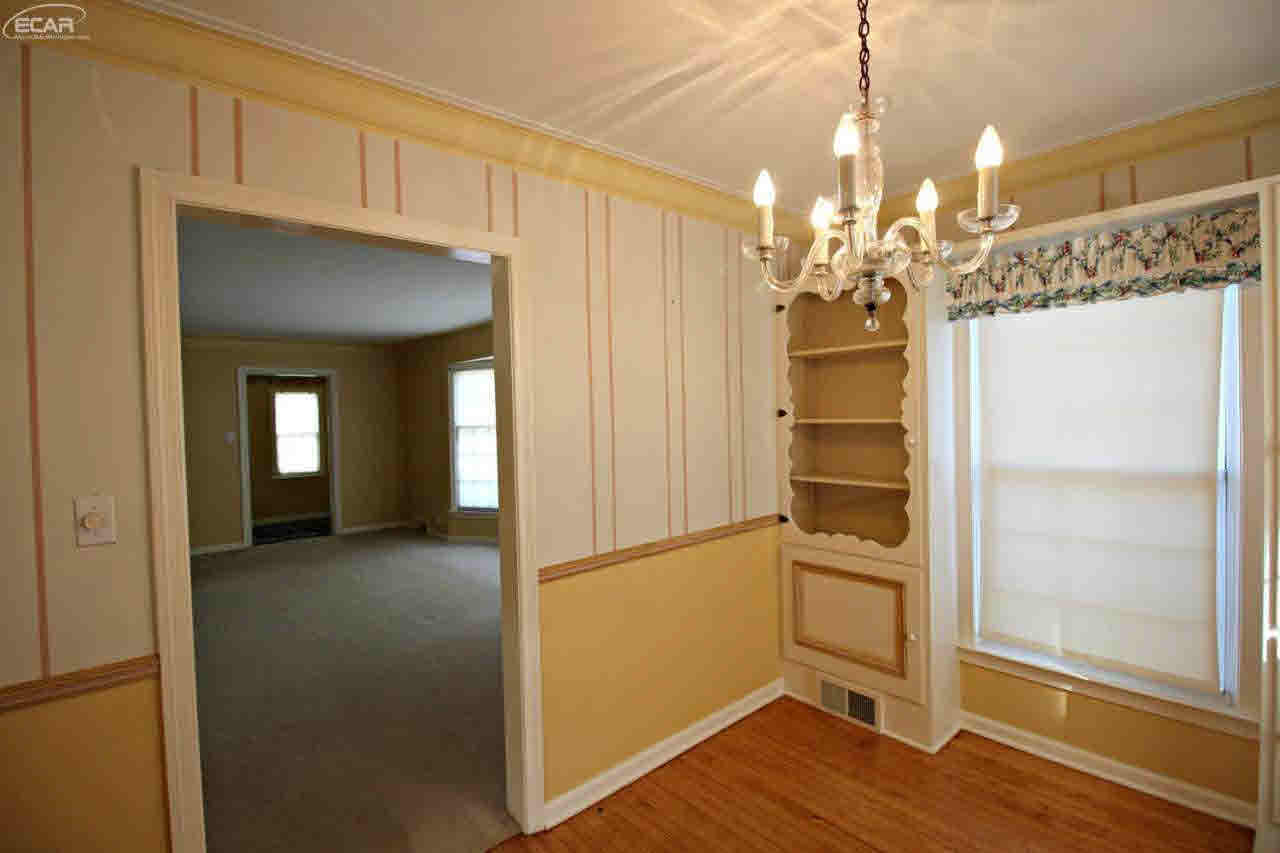 1930 Colchester Road Flint, MI 48503 - Photo 13 of 26 21263952-12.JPG
