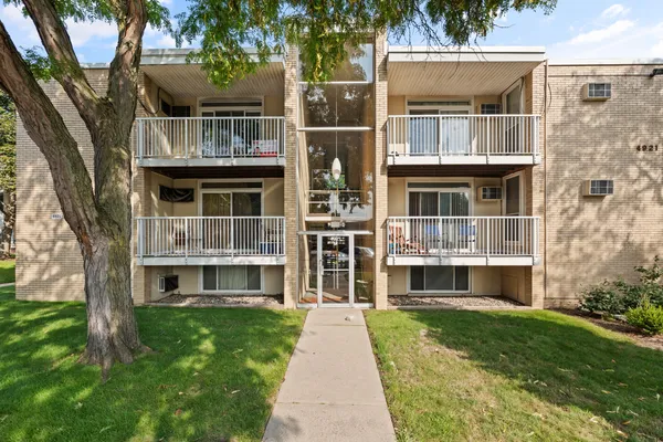 $110,000 | 4921 Crooks Road, Unit M10, Royal Oak, MI 48073