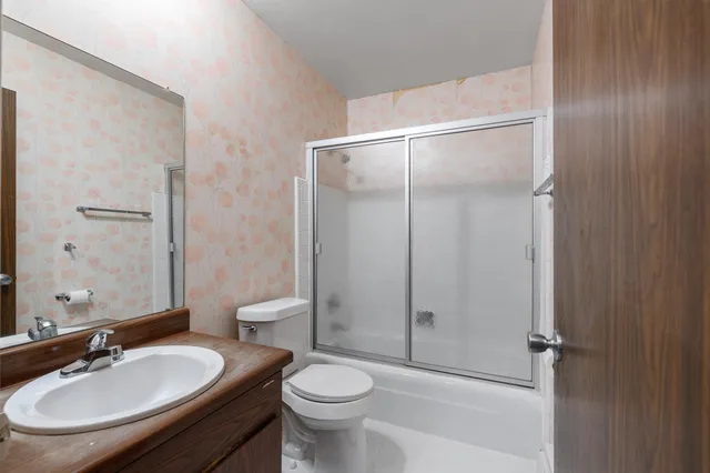 $110,000 | 4921 Crooks Road, Unit M10, Royal Oak, MI 48073