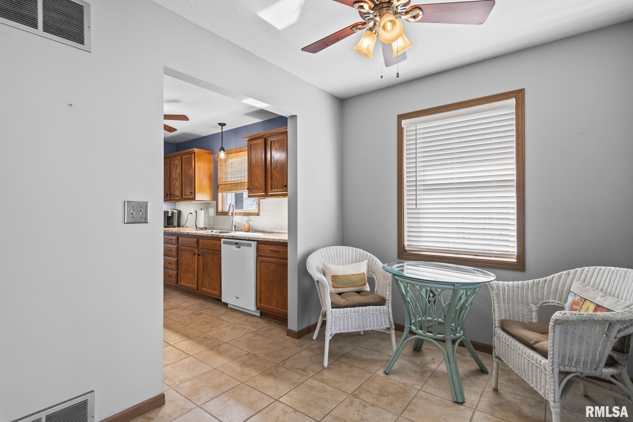 209 South Finis Street Virden, IL 62690 - Photo 18 of 39