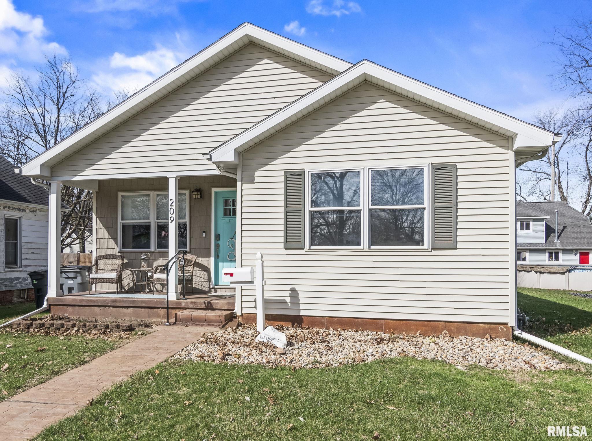 209 South Finis Street Virden, IL 62690 - Photo 2 of 39