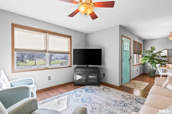 $154,900 | 209 South Finis Street, Virden, IL 62690