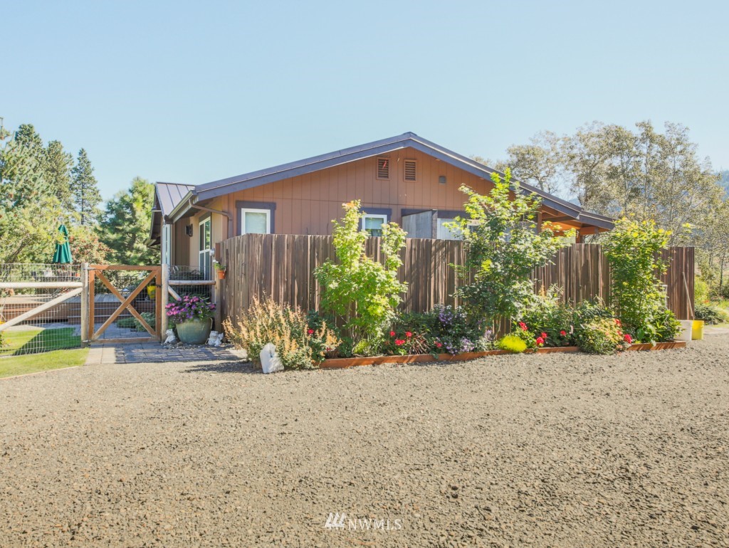 910 Iron Mountain Road Cle Elum, WA 98922 - Photo 2 of 25 Gallery Image 2