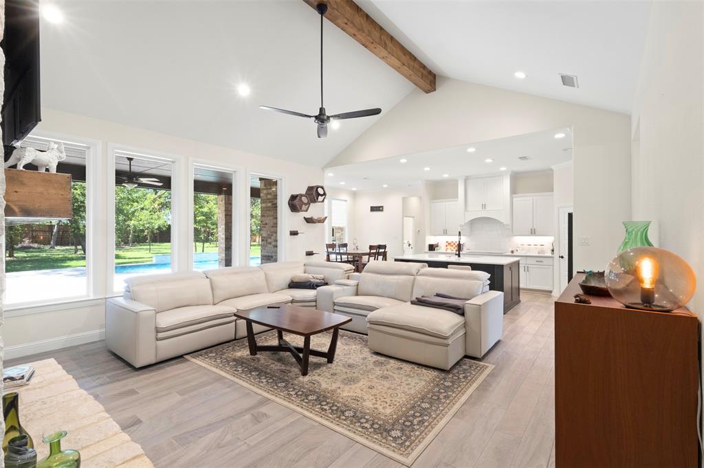 904 Taylor Branch Springtown, TX 76082 - Photo 8 of 37