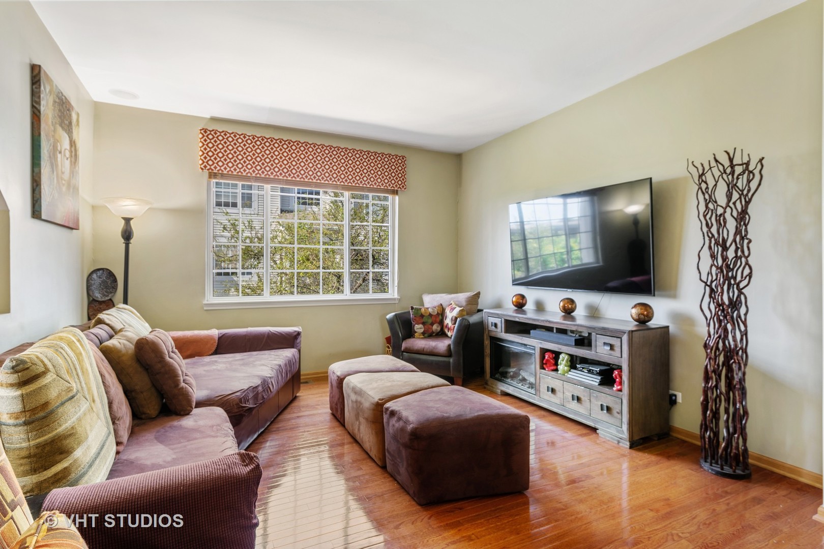 3423 Ravinia Circle Aurora, IL 60504 - Photo 5 of 17 a living room with furniture and a flat screen tv