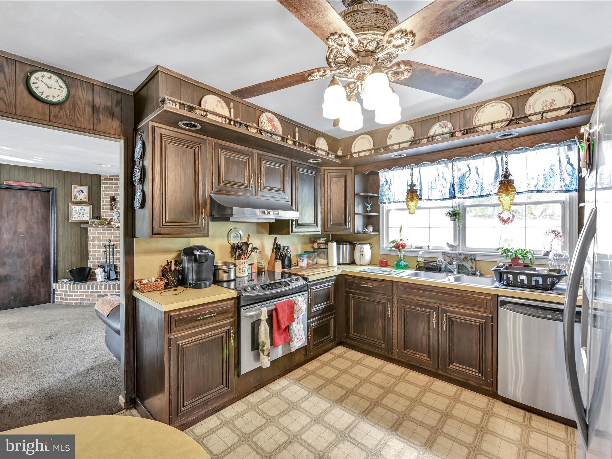5 Heather Court Reading, PA 19606 - Photo 11 of 36 Kitchen