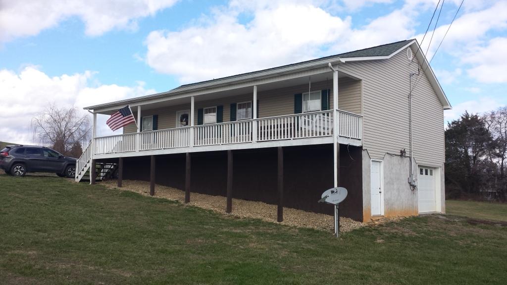 2717 Pinecrest Road Jacksboro, TN 37757 - Photo 2 of 30 Rancher with partial finished bsmt