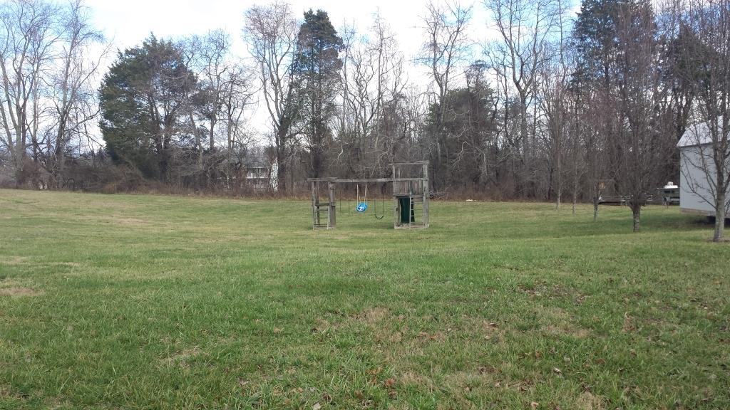 2717 Pinecrest Road Jacksboro, TN 37757 - Photo 3 of 30 Plenty of elbow room