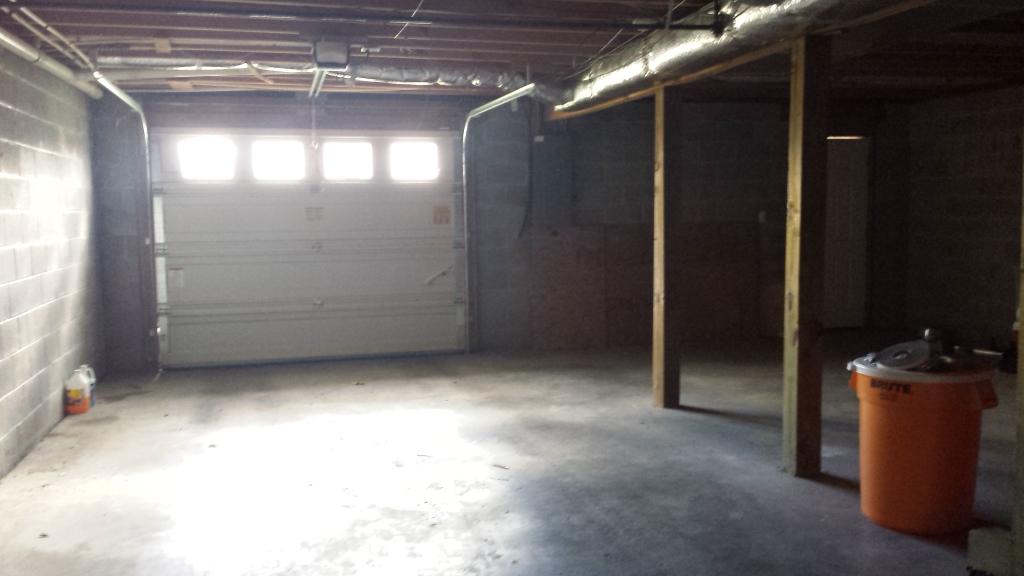 2717 Pinecrest Road Jacksboro, TN 37757 - Photo 30 of 30 Basement Garage