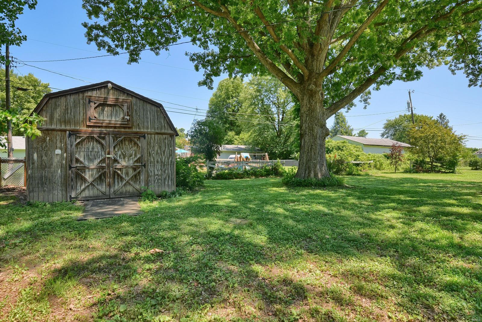 404 Stephenson Avenue South Roxana, IL 62087 - Photo 3 of 13 Gallery Image 3
