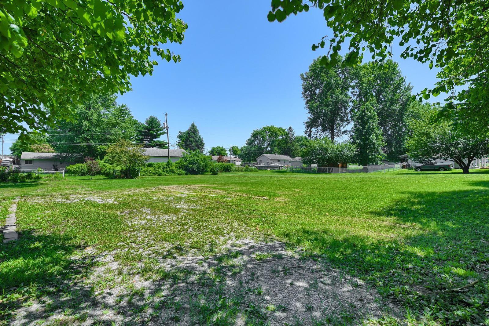 404 Stephenson Avenue South Roxana, IL 62087 - Photo 4 of 13 Gallery Image 4