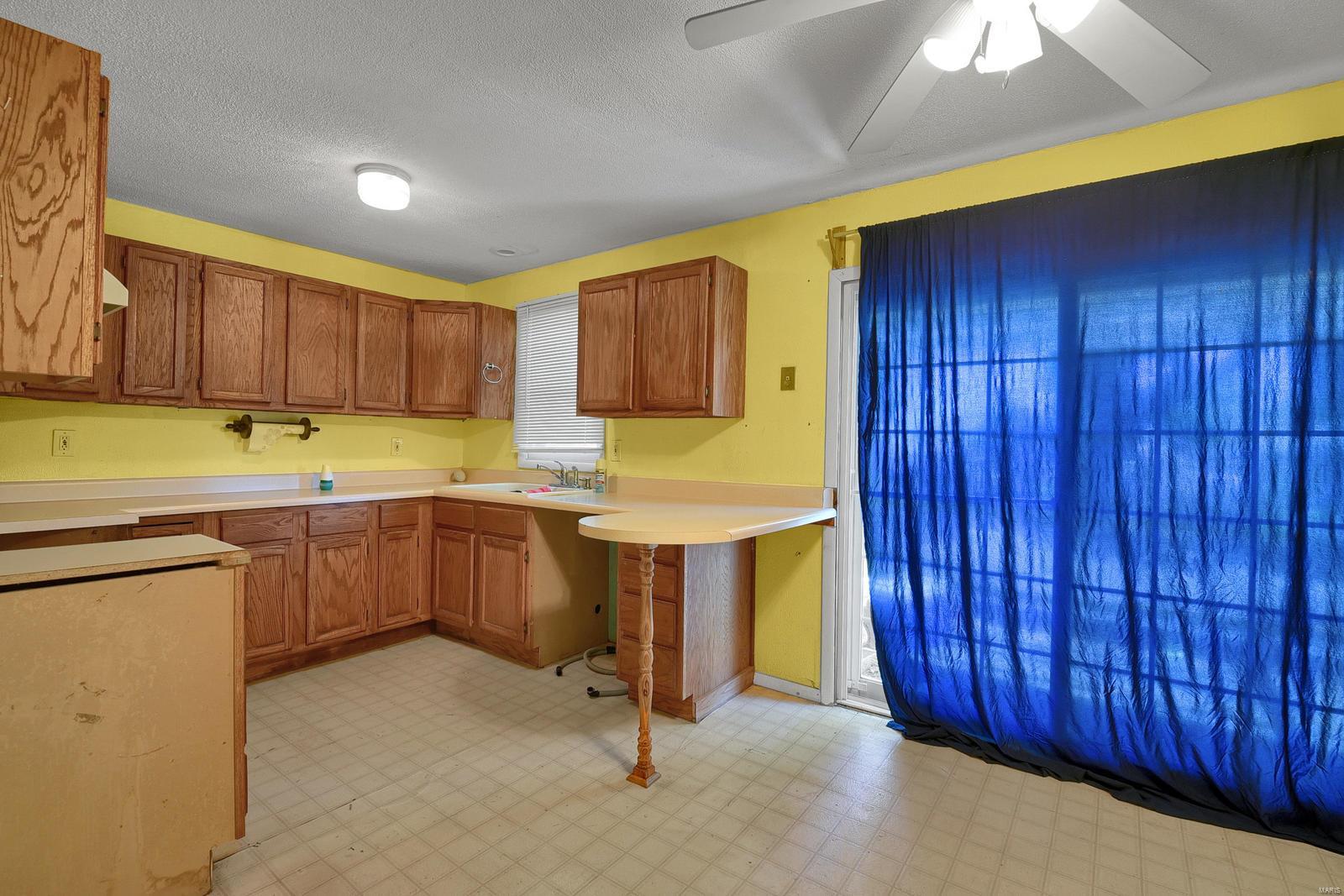 404 Stephenson Avenue South Roxana, IL 62087 - Photo 8 of 13 Gallery Image 8