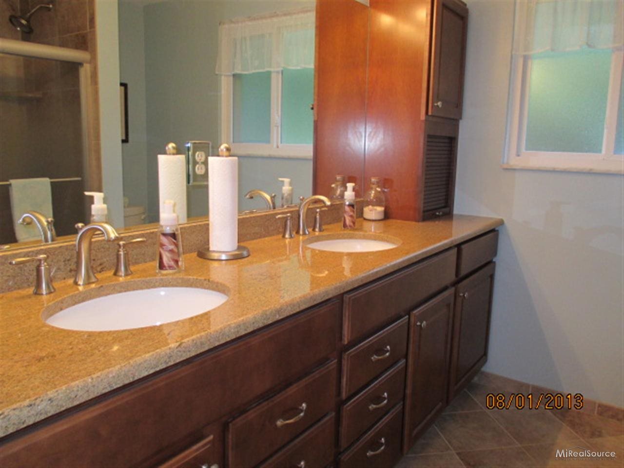 260 Gunder Drive Rochester, MI 48309 - Photo 20 of 30 31160098-19.JPG