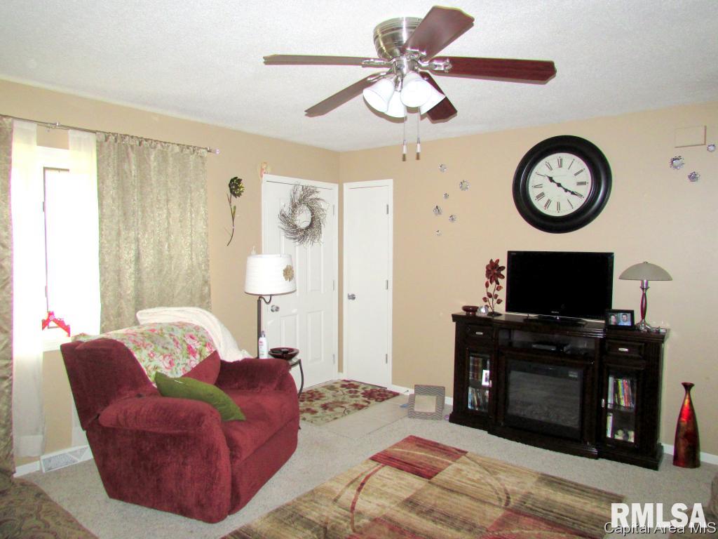 3020 Stokebridge Road Springfield, IL 62702 - Photo 4 of 17