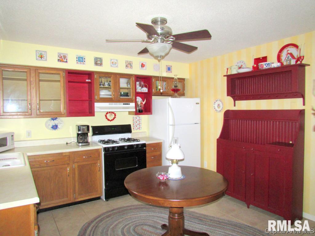 3020 Stokebridge Road Springfield, IL 62702 - Photo 5 of 17