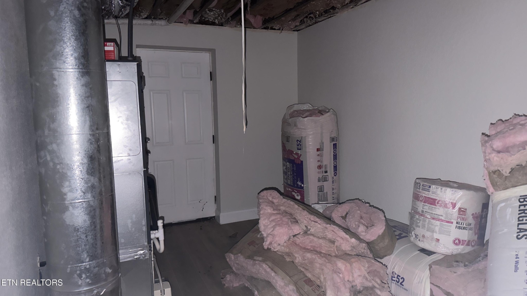 2662 Louisville Road Maryville, TN 37801 - Photo 34 of 60 a bedroom with a bed and a closet