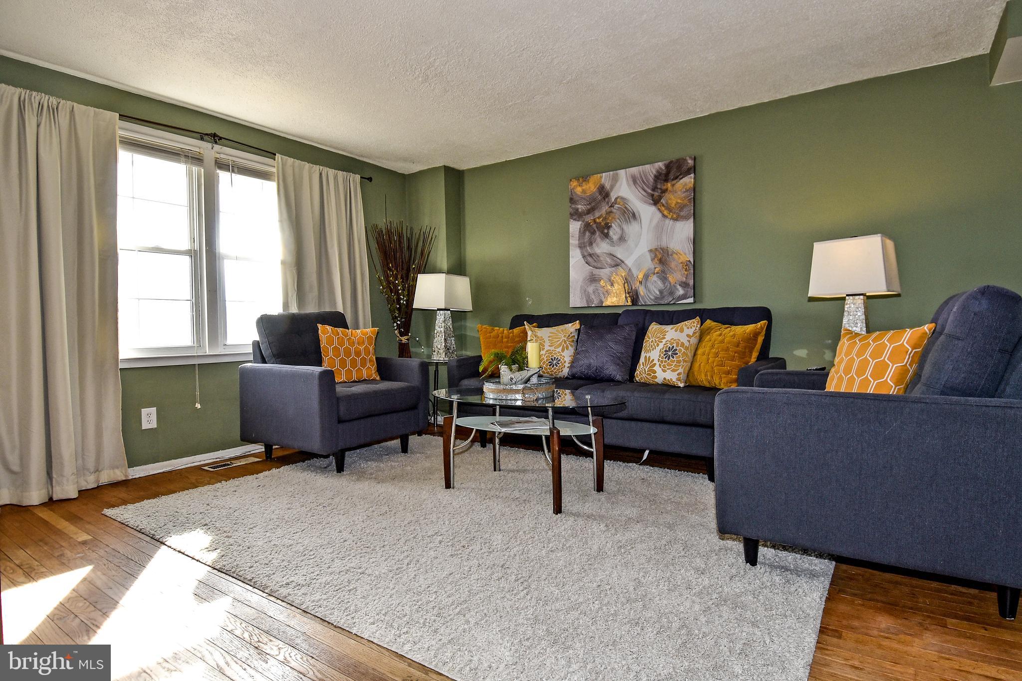 1024 Grovehill Road Baltimore, MD 21227 - Photo 2 of 39 a living room with furniture and a lamp