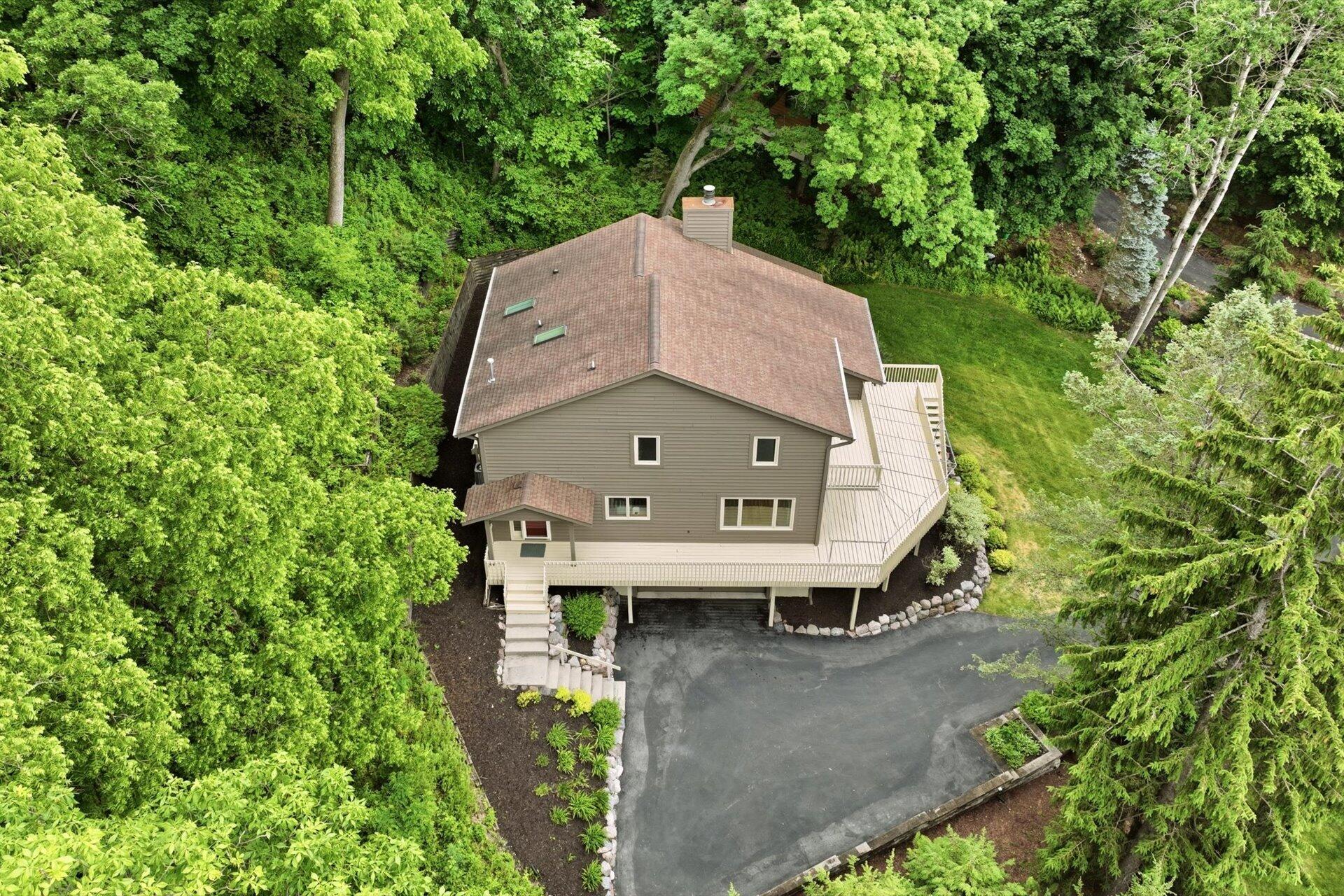 790 Garrison Court Delafield, WI 53018 - Photo 36 of 37 04-004_DJI_0740