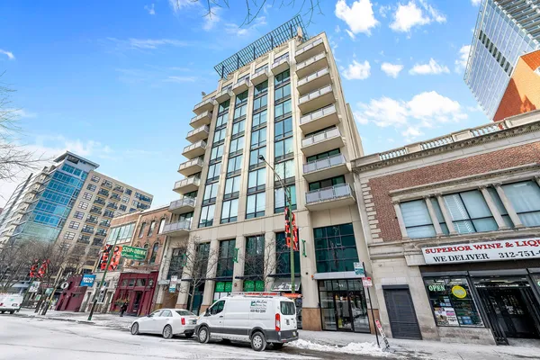 $5,490 | 744 North Clark Street, Unit 501, Chicago, IL 60654