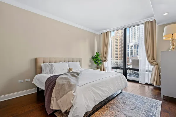 $5,490 | 744 North Clark Street, Unit 501, Chicago, IL 60654