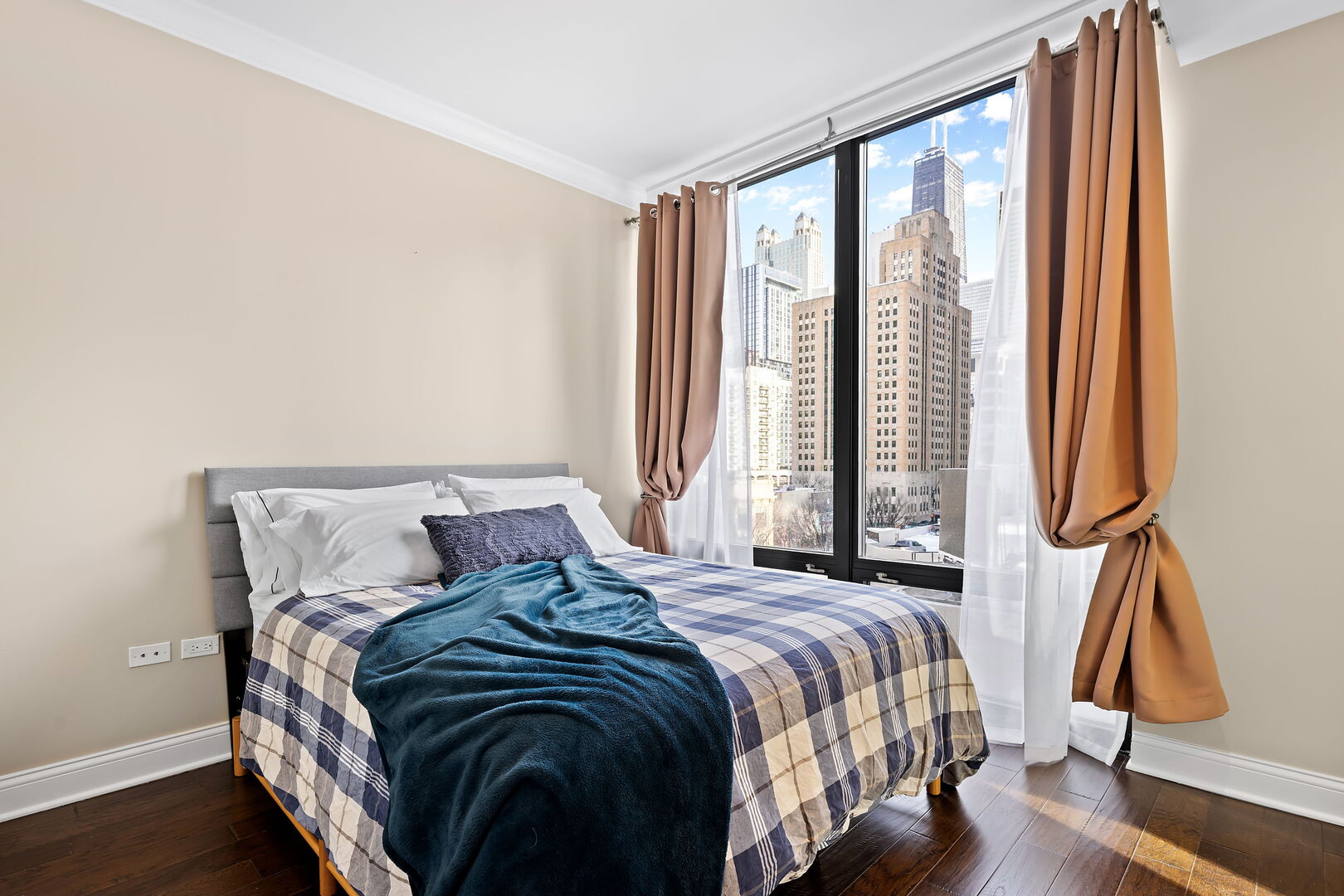 744 North Clark Street, Unit 501 Chicago, IL 60654 - Photo 15 of 17