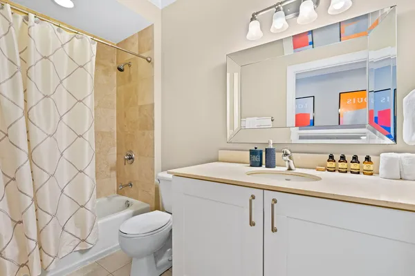 $5,490 | 744 North Clark Street, Unit 501, Chicago, IL 60654