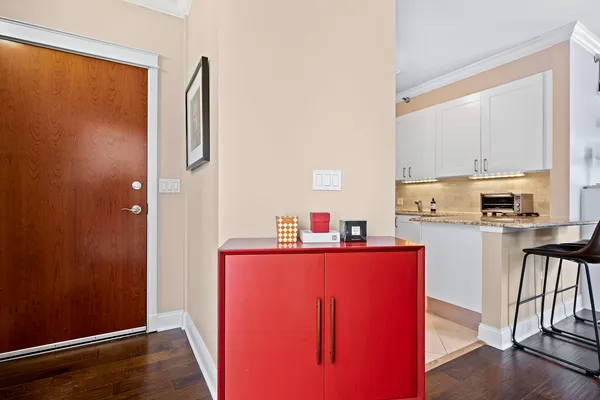 $5,490 | 744 North Clark Street, Unit 501, Chicago, IL 60654