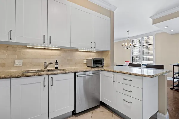 $5,490 | 744 North Clark Street, Unit 501, Chicago, IL 60654