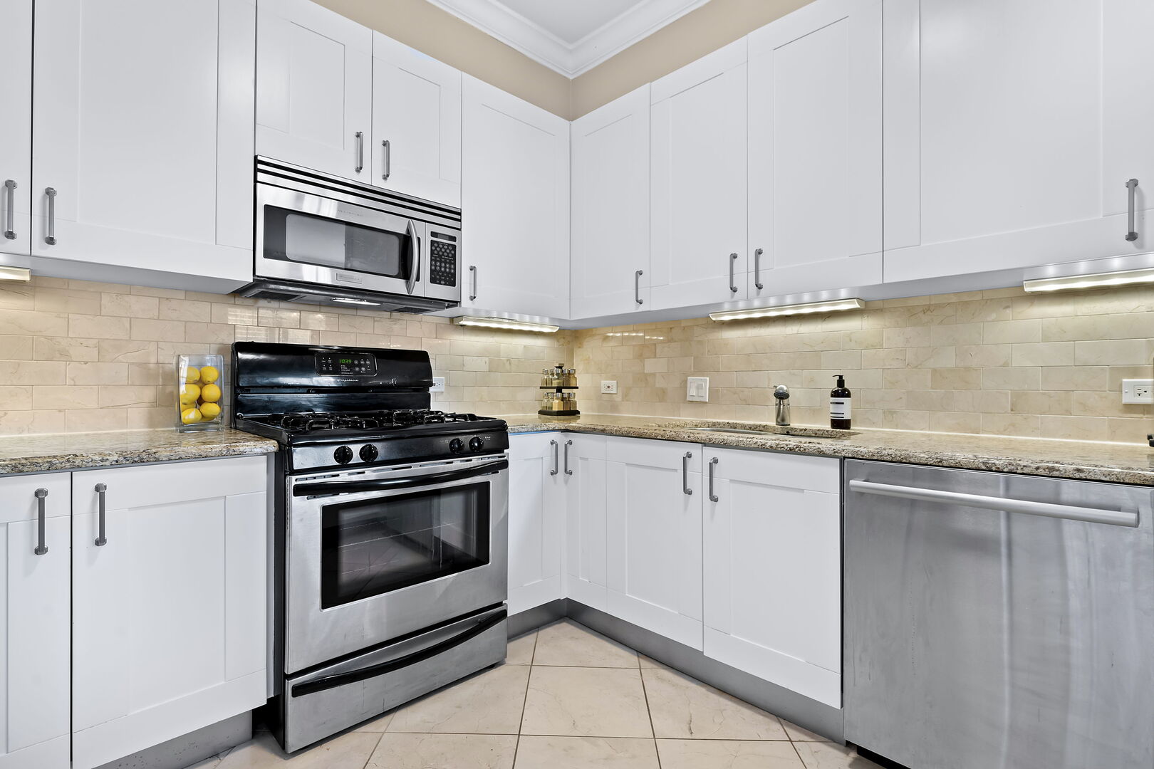 744 North Clark Street, Unit 501 Chicago, IL 60654 - Photo 5 of 17