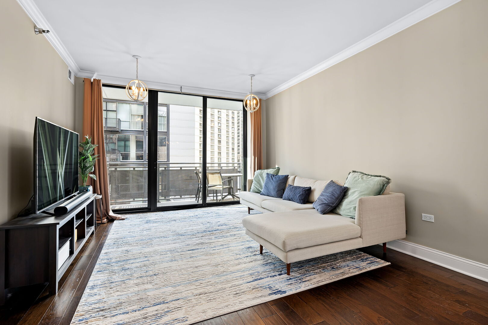 744 North Clark Street, Unit 501 Chicago, IL 60654 - Photo 9 of 17