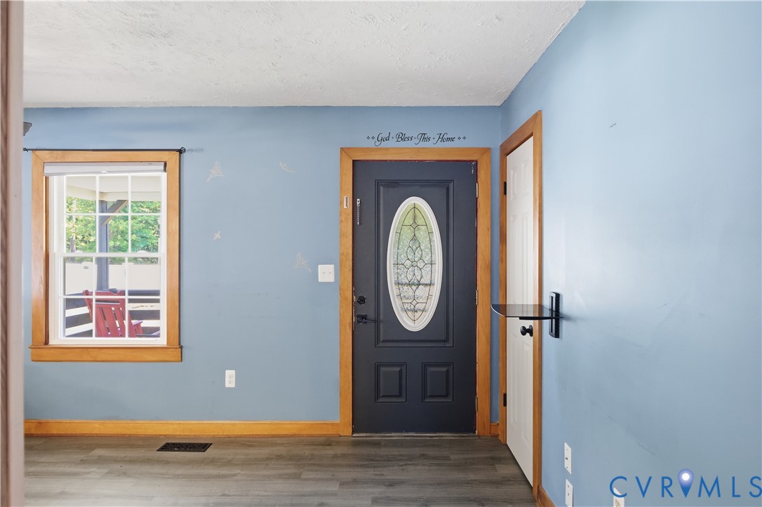 13700 Branders Bridge Road Chester, VA 23831 - Photo 5 of 38