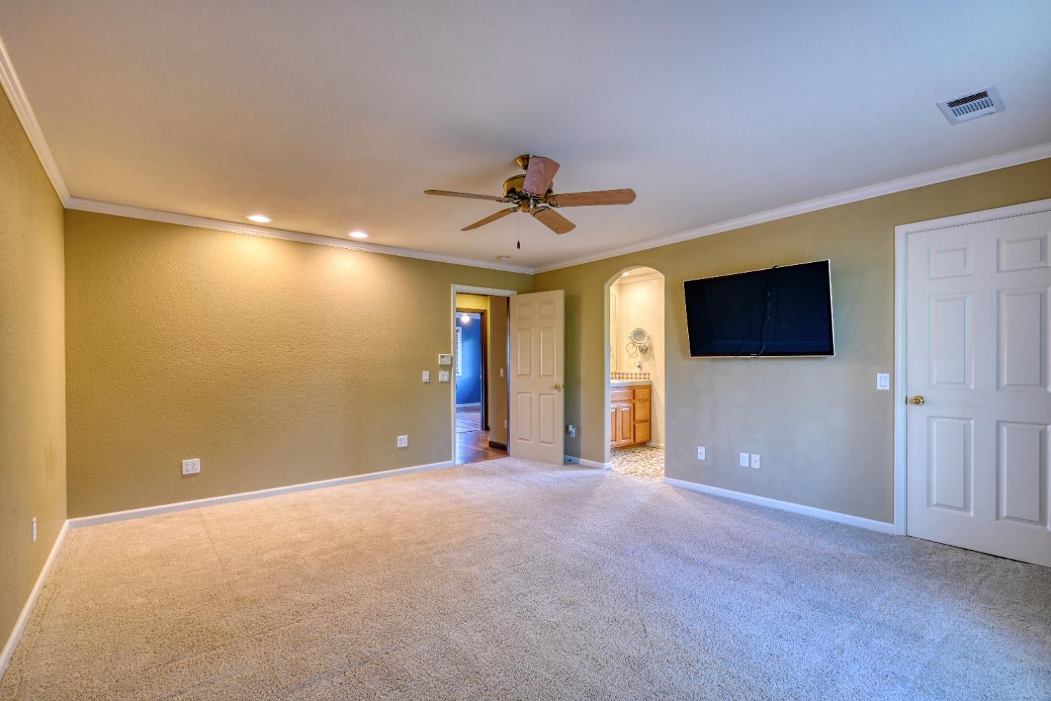 4841 Val Verde Road Loomis, CA 95650 - Photo 38 of 99 a view of a livingroom with a flat screen tv