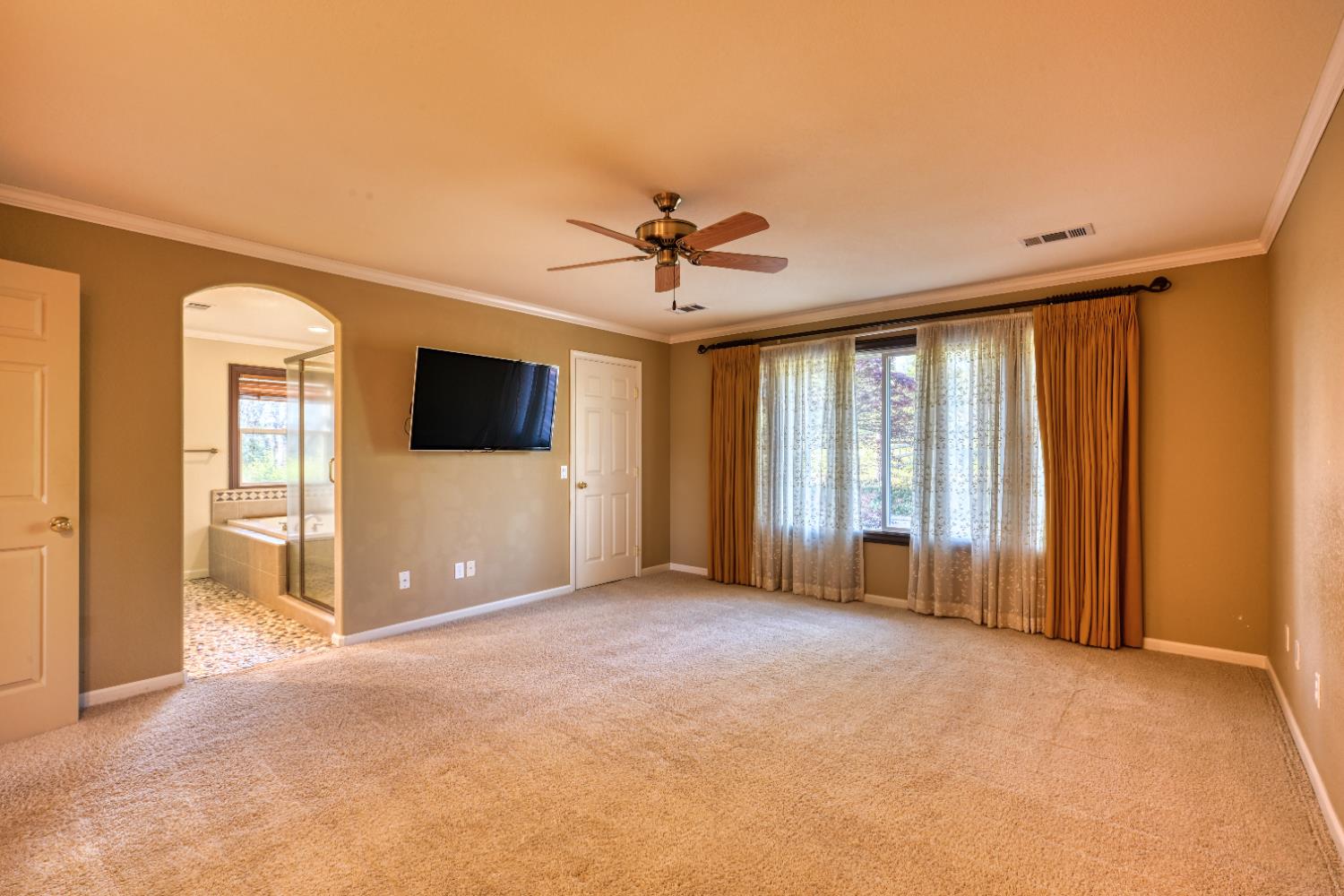 4841 Val Verde Road Loomis, CA 95650 - Photo 43 of 99 a view of a livingroom with a flat screen tv