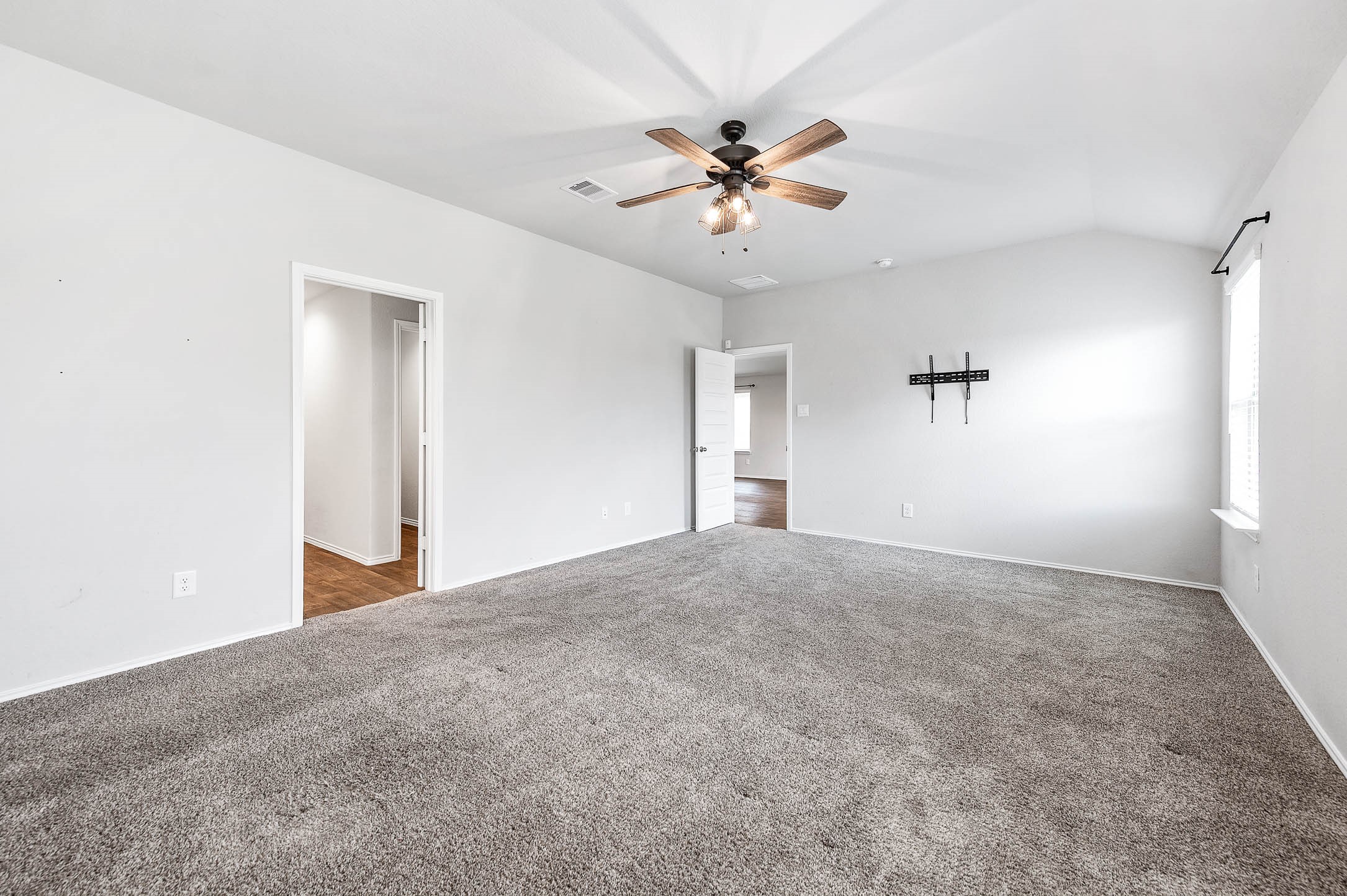 8402 Philox Park Rosharon, TX 77583 - Photo 17 of 37 Can Accommodate A Large Bed And Most Furniture.