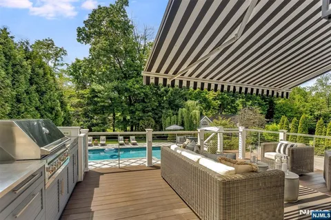 $2,850,000 | 380 Ridgewood Avenue, Glen Ridge, NJ 07028