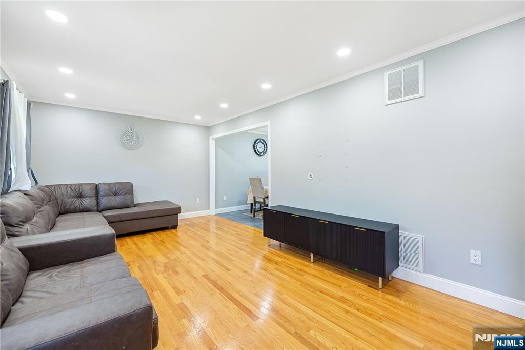 361 Walthery Avenue Ridgewood, NJ 07450 - Photo 7 of 28