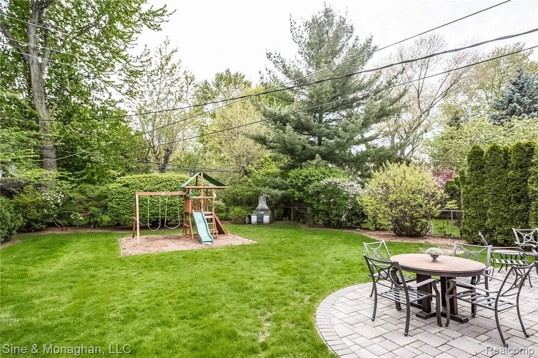 339 Ridgemont Road Grosse Pointe, MI 48236 - Photo 30 of 43 035-Patio-4139919-medium.jpg