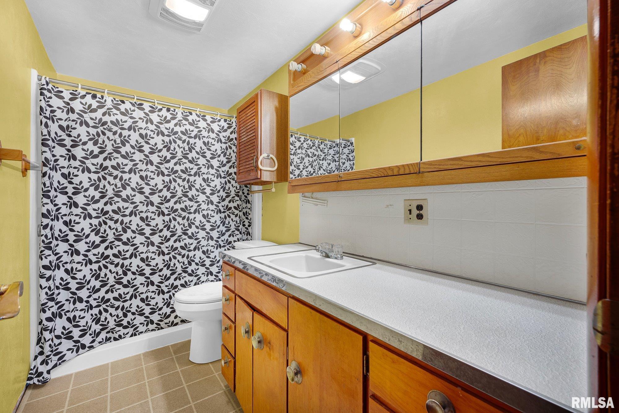 239 North Elmwood Road Farmington, IL 61531 - Photo 16 of 27 Gallery Image 16
