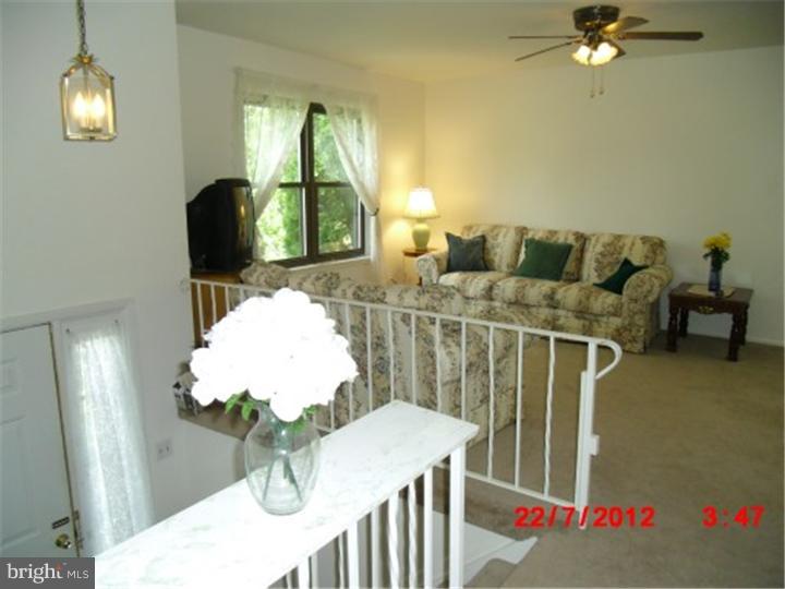 4901 Farming Ridge Boulevard Reading, PA 19606 - Photo 5 of 25 Living Room