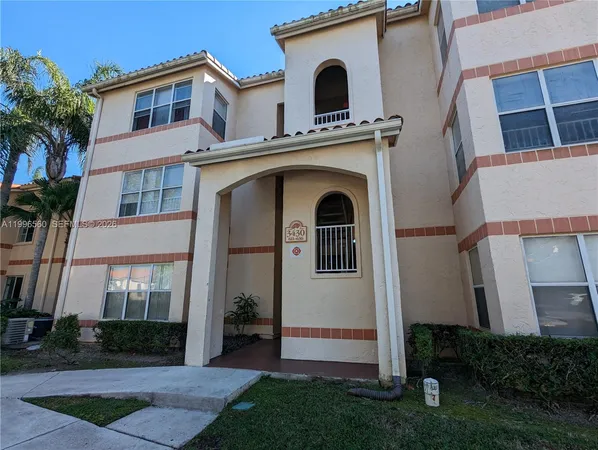 $1,900 | 3430 Pinewalk Drive North, Unit 627, Margate, FL 33063