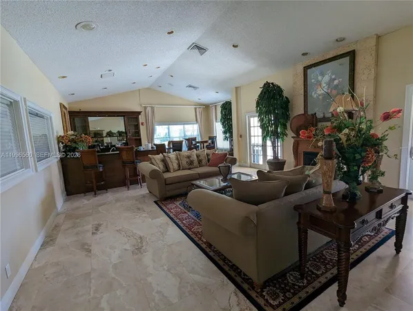 $1,900 | 3430 Pinewalk Drive North, Unit 627, Margate, FL 33063