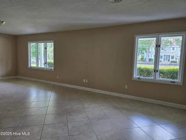 $400,000 | 401 Flemington Drive, Lake Waccamaw, NC 28450