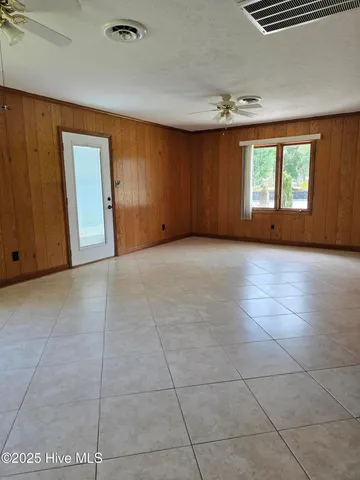 $400,000 | 401 Flemington Drive, Lake Waccamaw, NC 28450