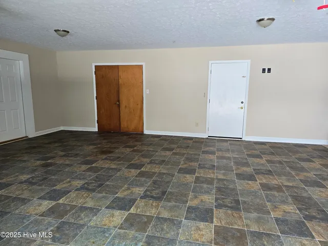 $400,000 | 401 Flemington Drive, Lake Waccamaw, NC 28450